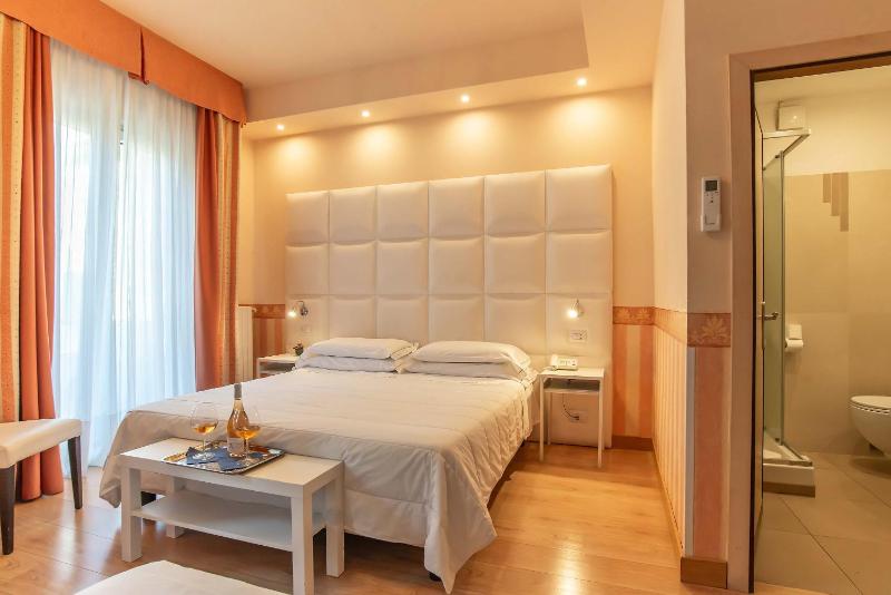 Quadruple Room image 4