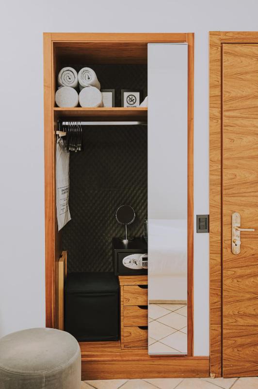 Standard Double Room image 3