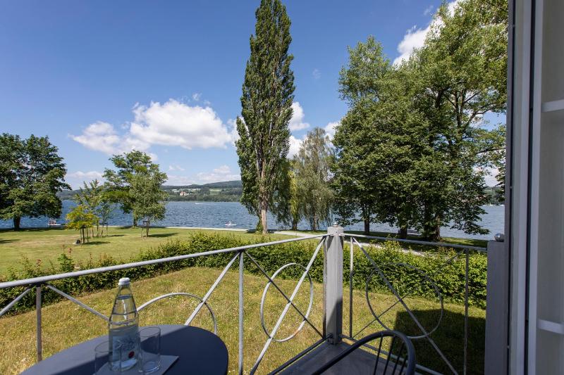 Double Room with Lake View image 3