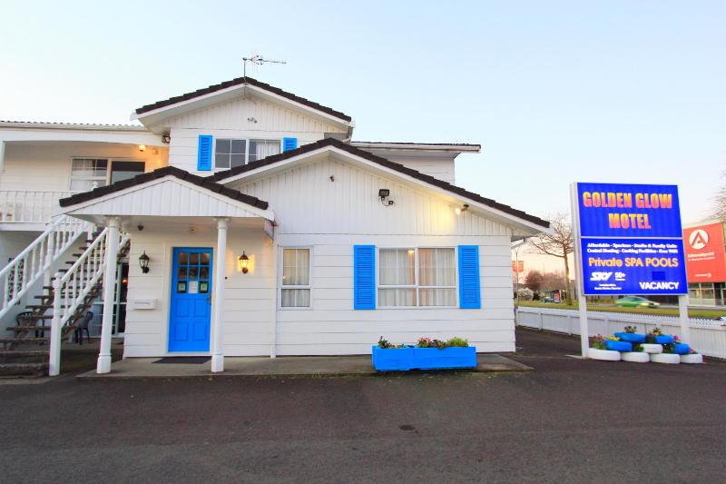 Golden Glow Motel - image 3