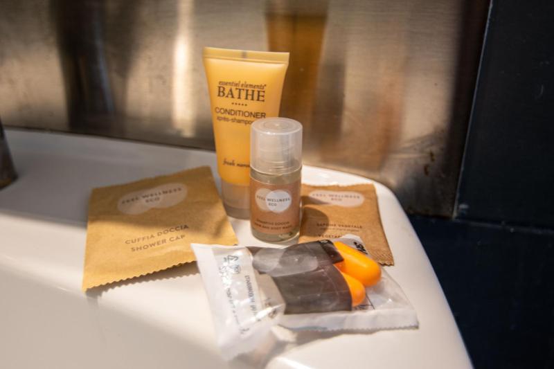 Standard Double Room image 4