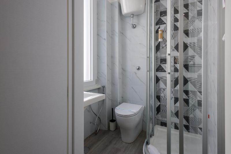 Superior Triple Room image 4