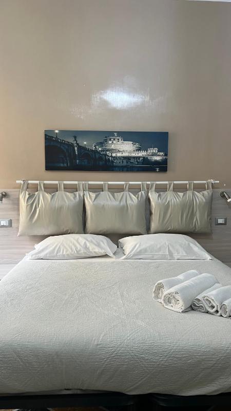 Deluxe Double Room image 3