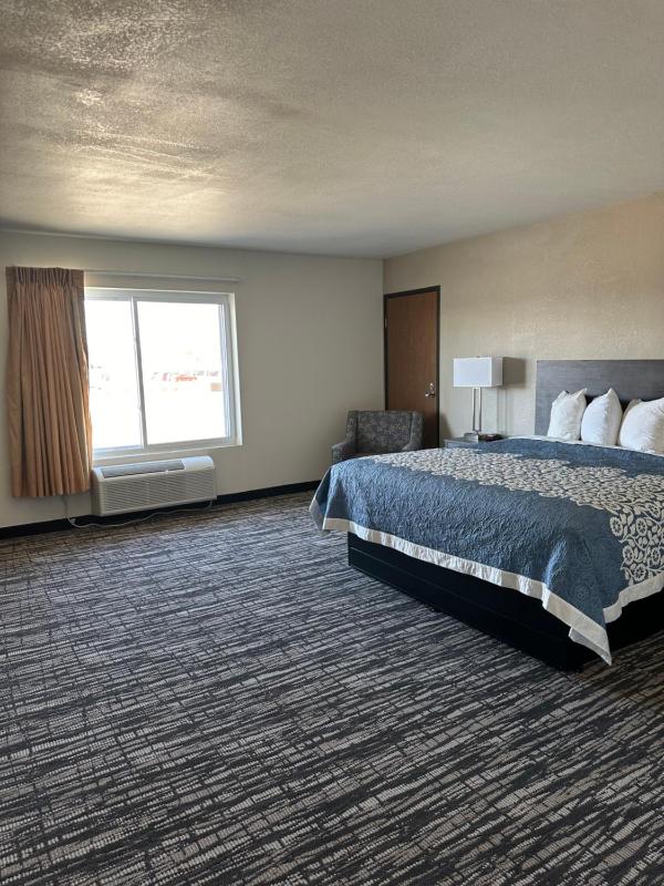 King Room - Non-Smoking image 2