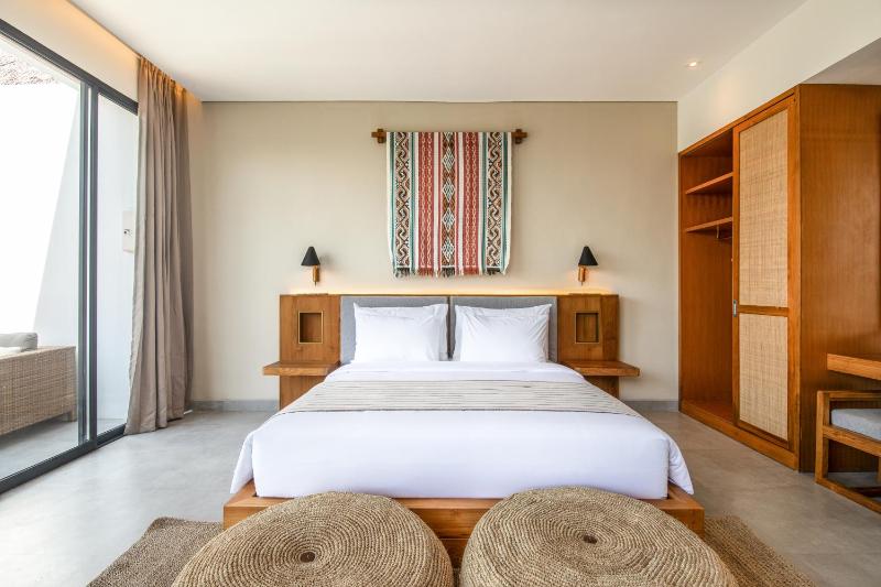 Luxe 5BR Villa 200m to Brawah Beach Retreat - image 15