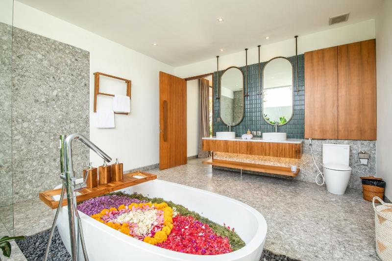 Luxe 5BR Villa 200m to Brawah Beach Retreat - image 27