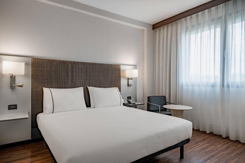 Standard King Room, Guest room, 1 King image 1