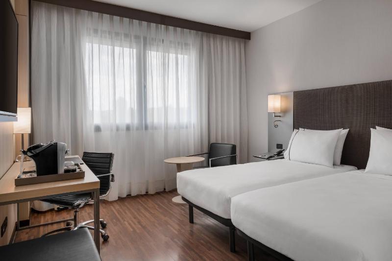 Standard King Room, Guest room, 1 King image 3