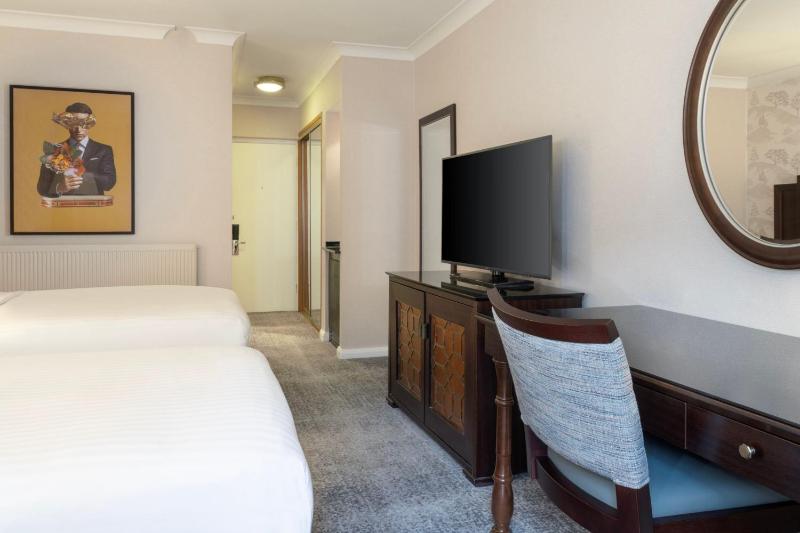 Twin Room image 3
