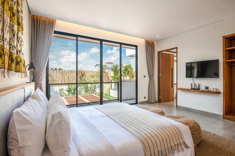 Luxe 5BR Villa 200m to Brawah Beach Retreat - image 9