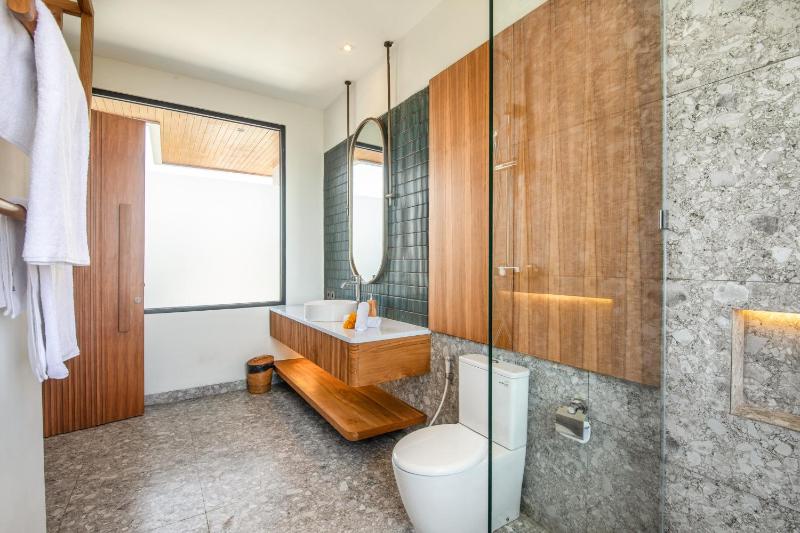 Luxe 5BR Villa 200m to Brawah Beach Retreat - image 43