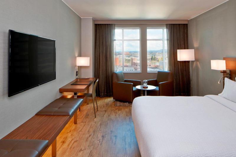 King Room With Sofa Bed And River View image 1