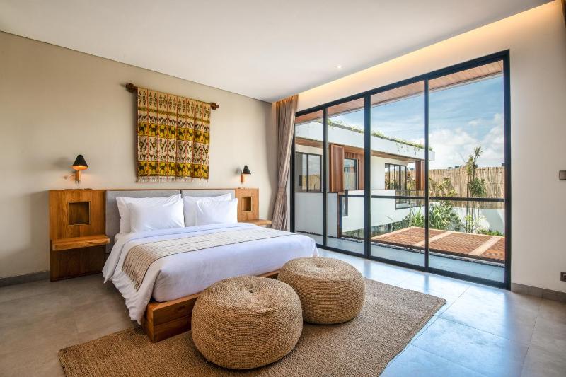 Luxe 5BR Villa 200m to Brawah Beach Retreat - image 35