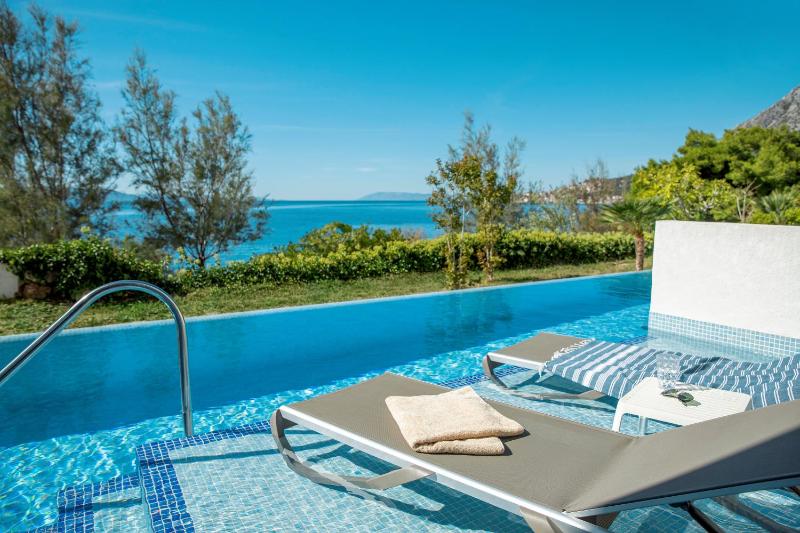 Junior Suite Swim Up with Sea View image 3