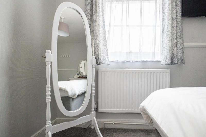 Standard Double Room image 4