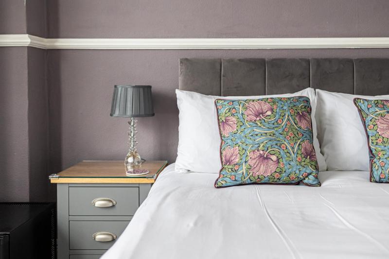 Deluxe Double Room with Extra Bed image 4