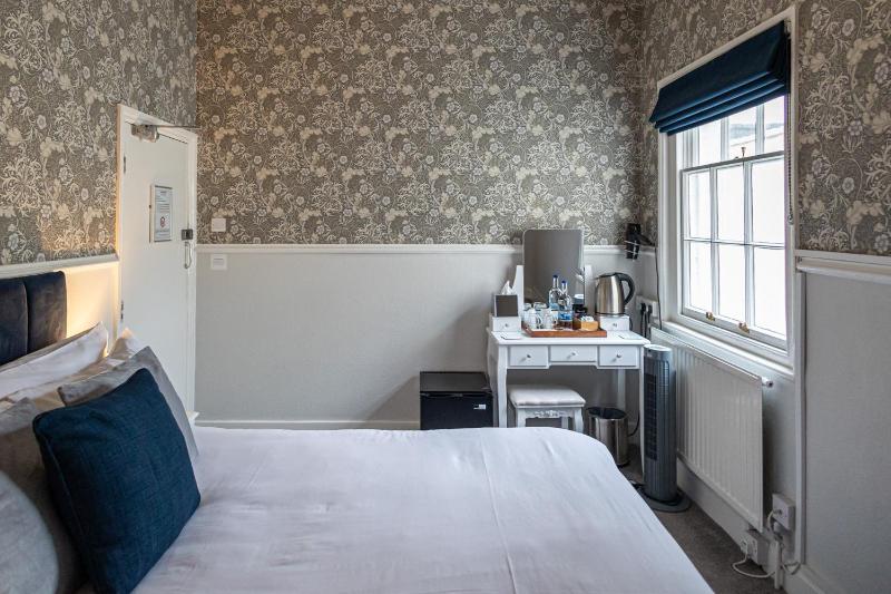 Standard Double Room image 4