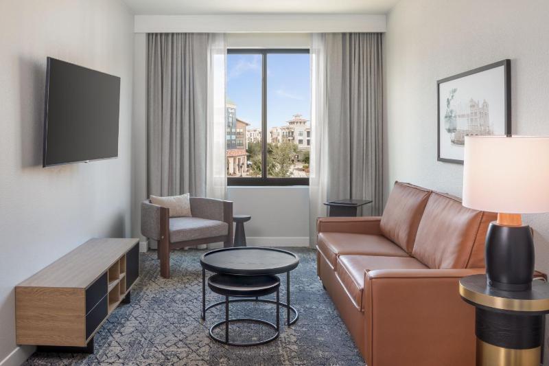 Executive, 1 Bedroom Executive Suite, 1 King image 3