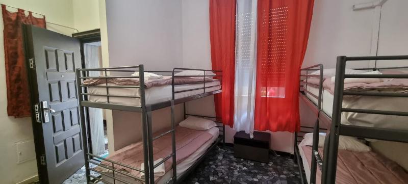 Triple Room with Shared Bathroom image 2