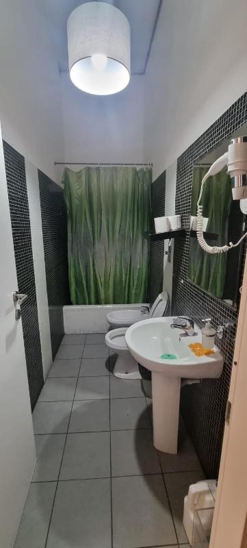 Single Room with Shared Bathroom image 1