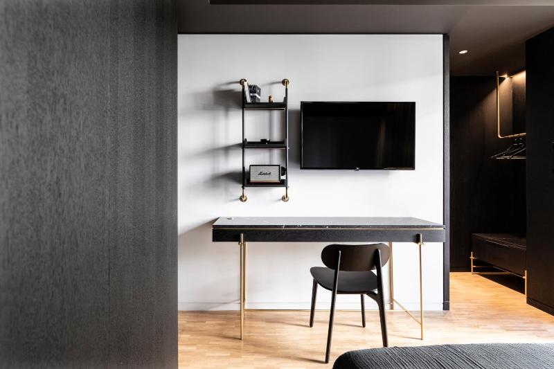 Superior Room with Balcony image 4