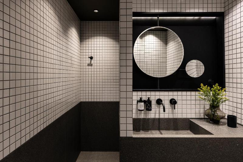 Deluxe Triple Room with Balcony image 4