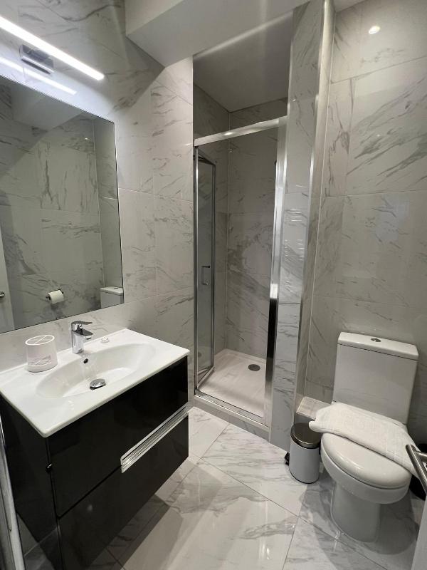 Budget Twin Room image 4