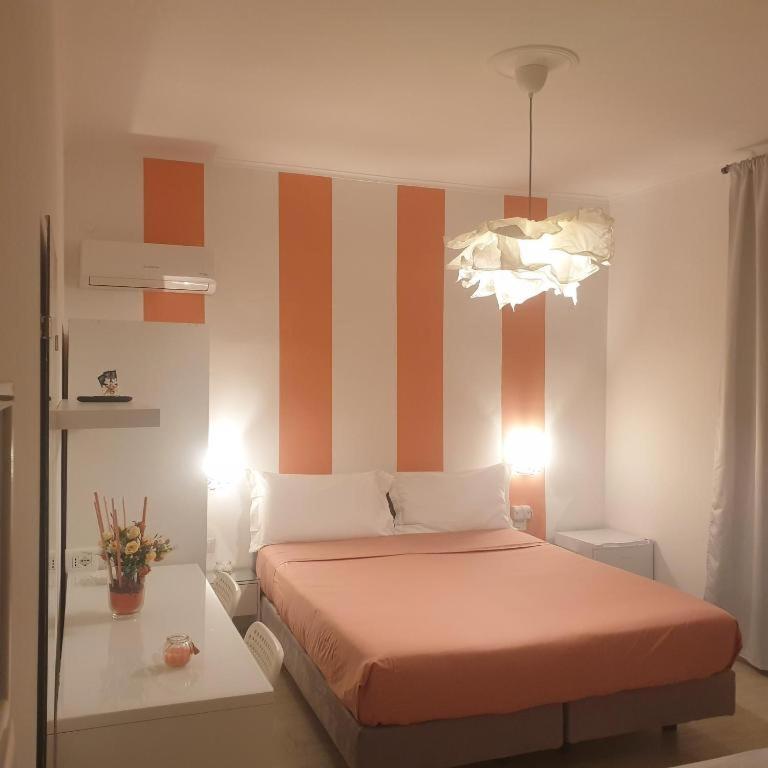 Large Double or Twin Room image 1