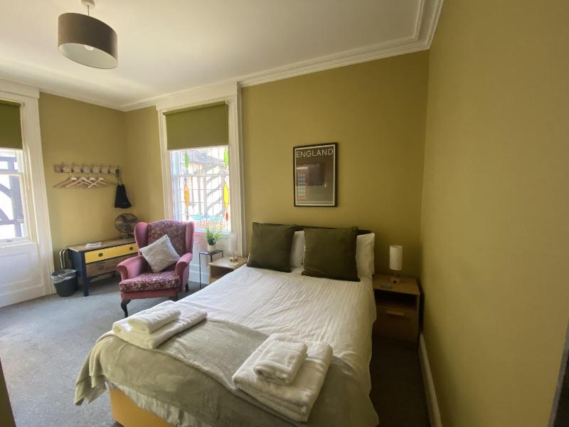 Double Room with Private Bathroom image 1