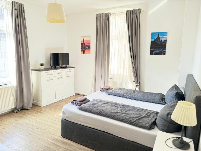 Apartment 4 image 4