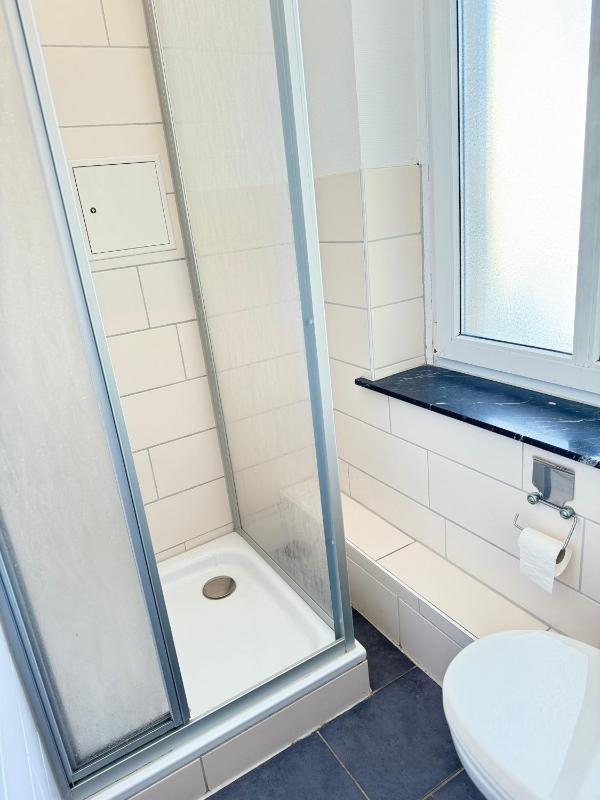Apartment 6 image 3