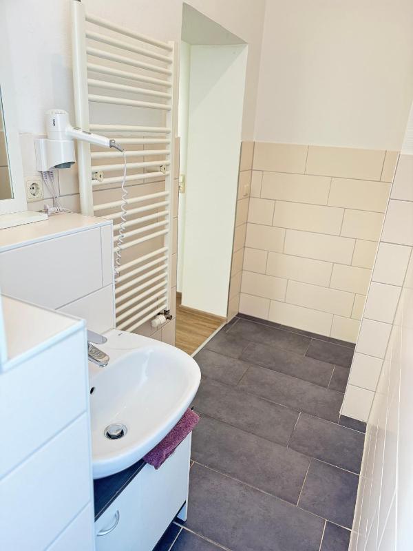 Apartment 6 image 4