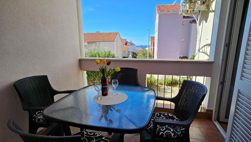 Apartments Gala Novalja - image 9