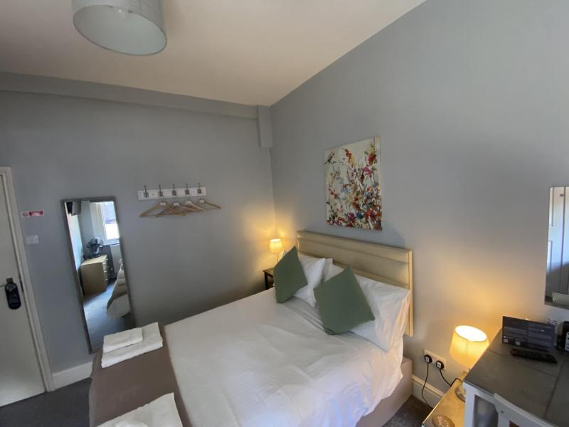 Grosvenor Place Guest House - image 23