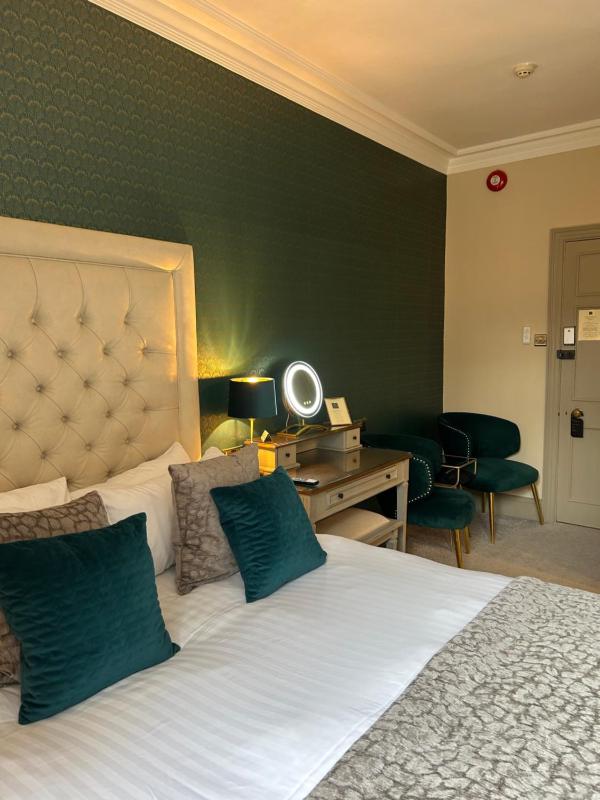 King Room with Ensuite image 3