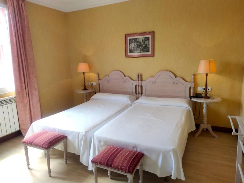Twin Room image 1
