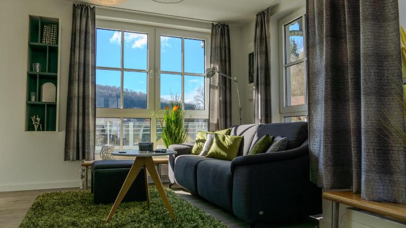 Großzügiges helles Penthouse mit Balkon in ruhiger Lage Images