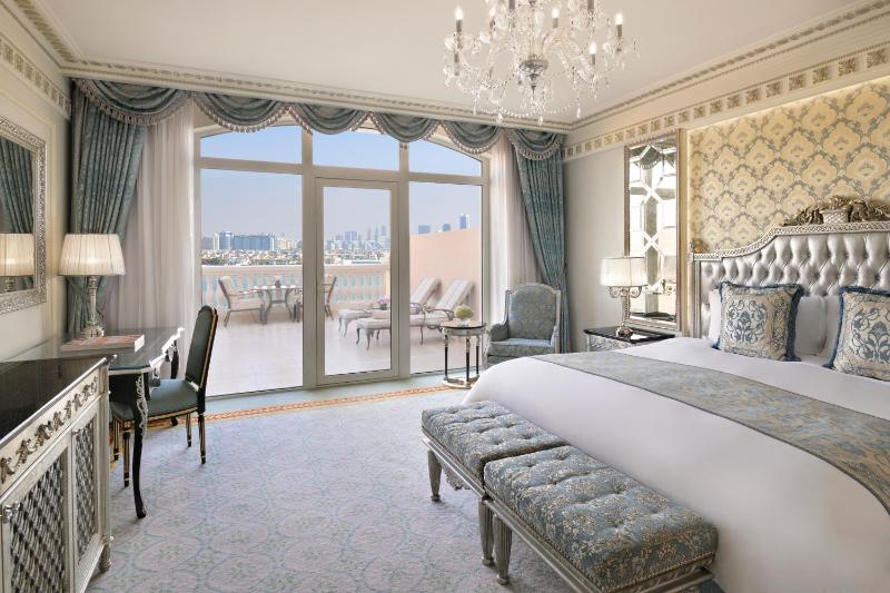 Raffles Club Palm View With balcony and Lounge Access image 4