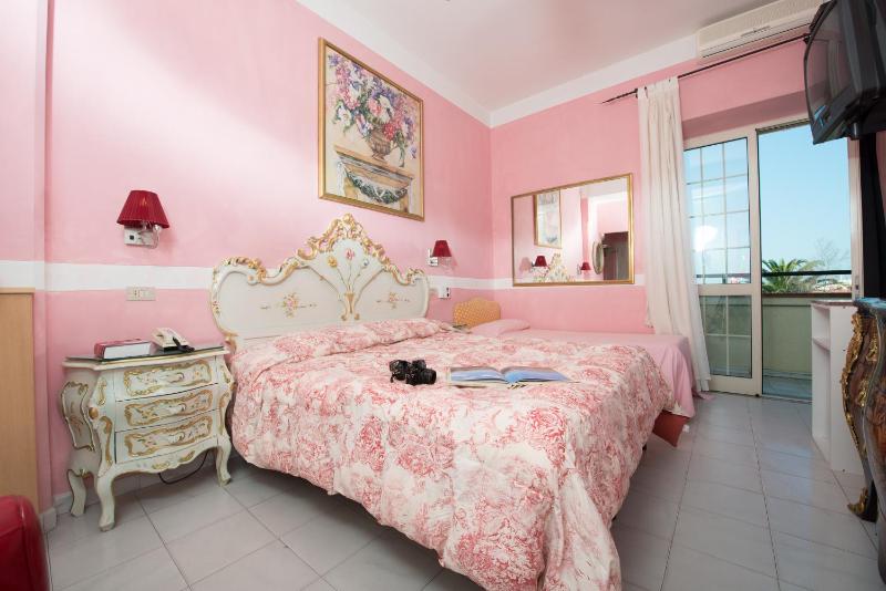 Superior Double Room with Sea View and Balcony image 1