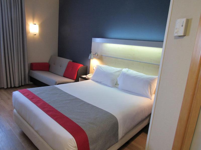 Queen Room with Sofa Bed image 2