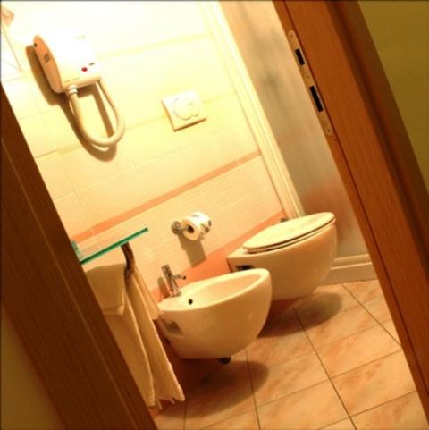 Single Room image 3