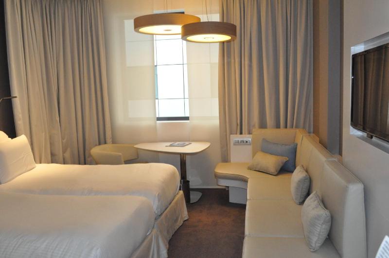 Classic Twin Room image 2