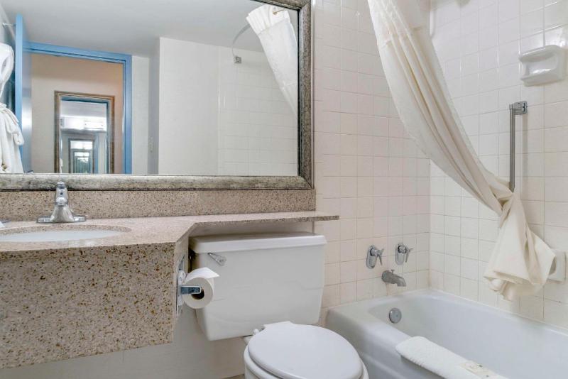 Double Room with Two Double Beds - Non-Smoking image 4