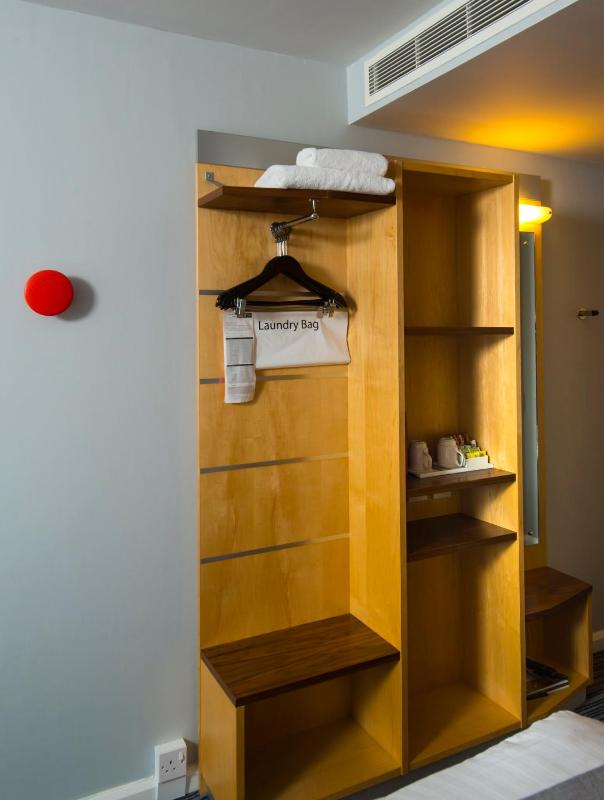 Standard Room with Free Hot Breakfast image 4