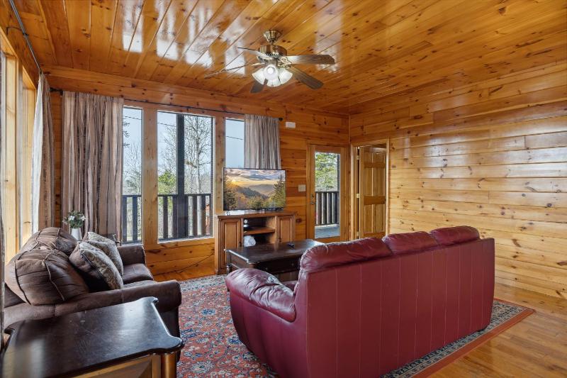 Smoky Mountain Lodge cabin - image 31
