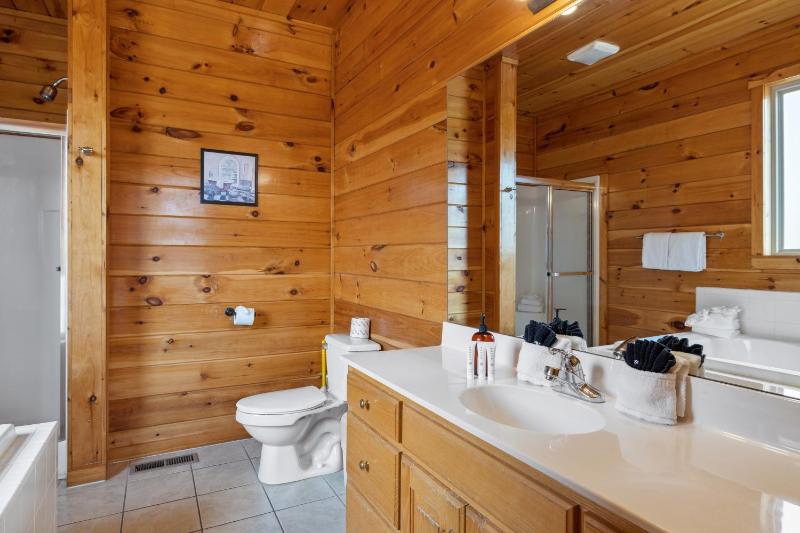Smoky Mountain Lodge cabin - image 18