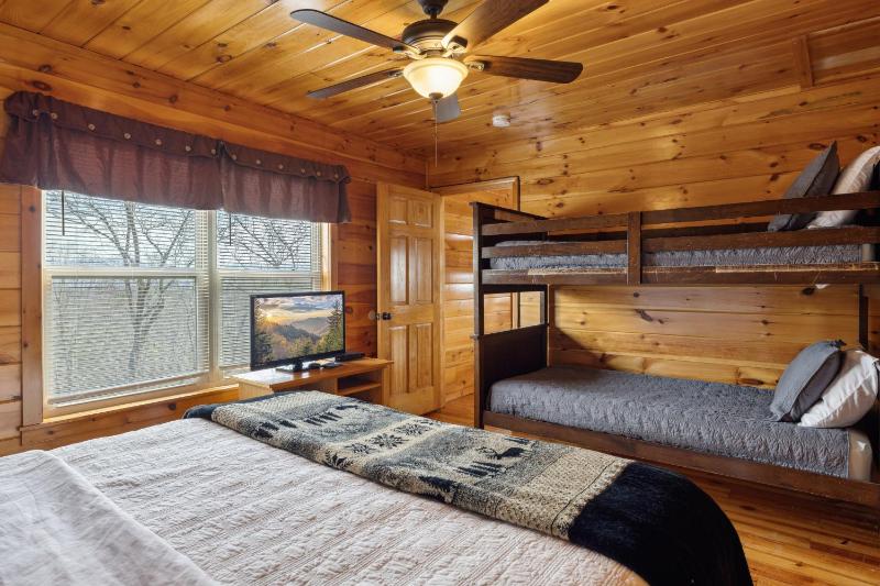 Smoky Mountain Lodge cabin - image 39