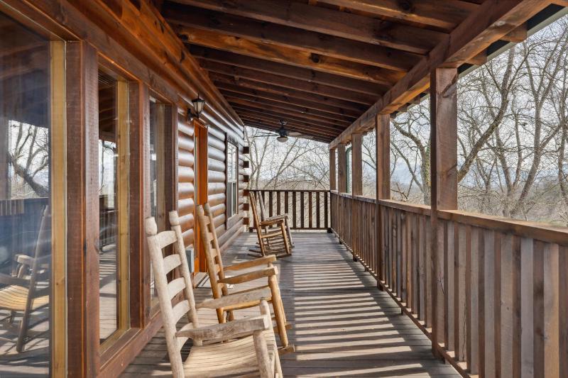 Smoky Mountain Lodge cabin - image 12