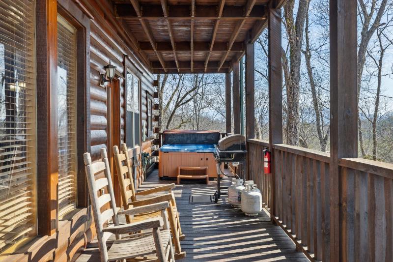 Smoky Mountain Lodge cabin - image 16