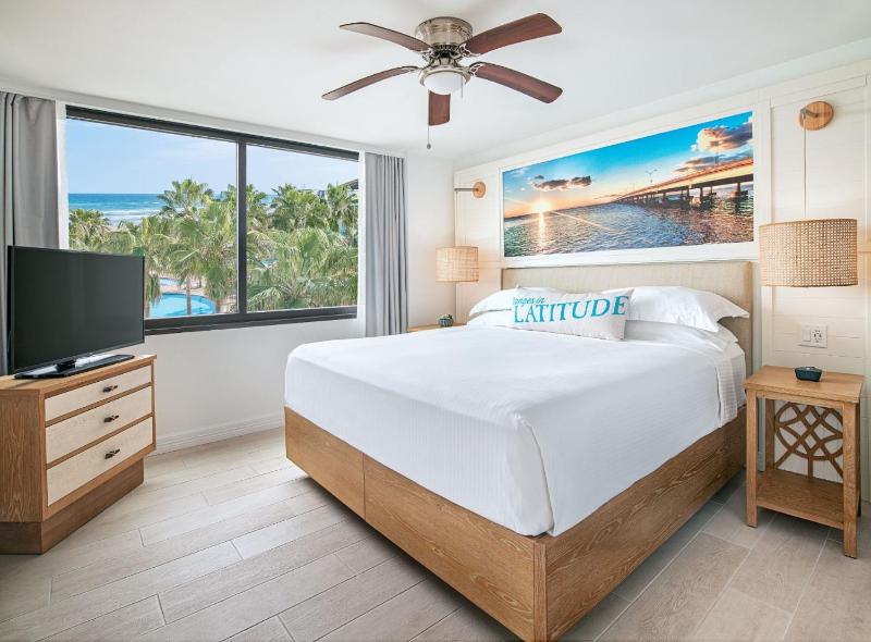 Two Bedroom Condo (King and Queen) with Ocean View image 3